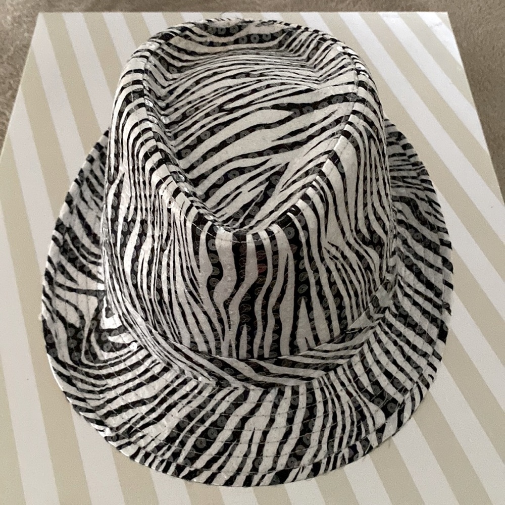 Women’s hat. Zebra style with sequins.